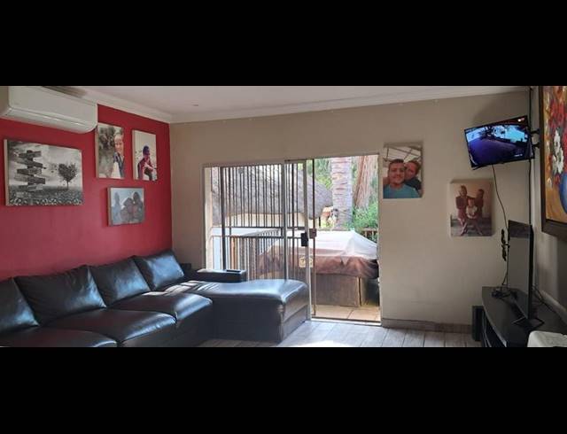 4 BEDROOM HOUSE FOR SALE IN SILVERFIELDS PARK